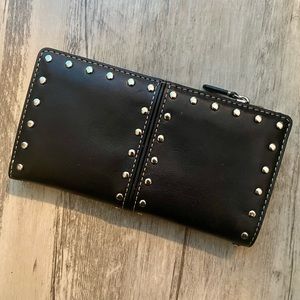 NEW WITHOUT TAGS Michael Kors Wallet - Black Leather and Silver Studs